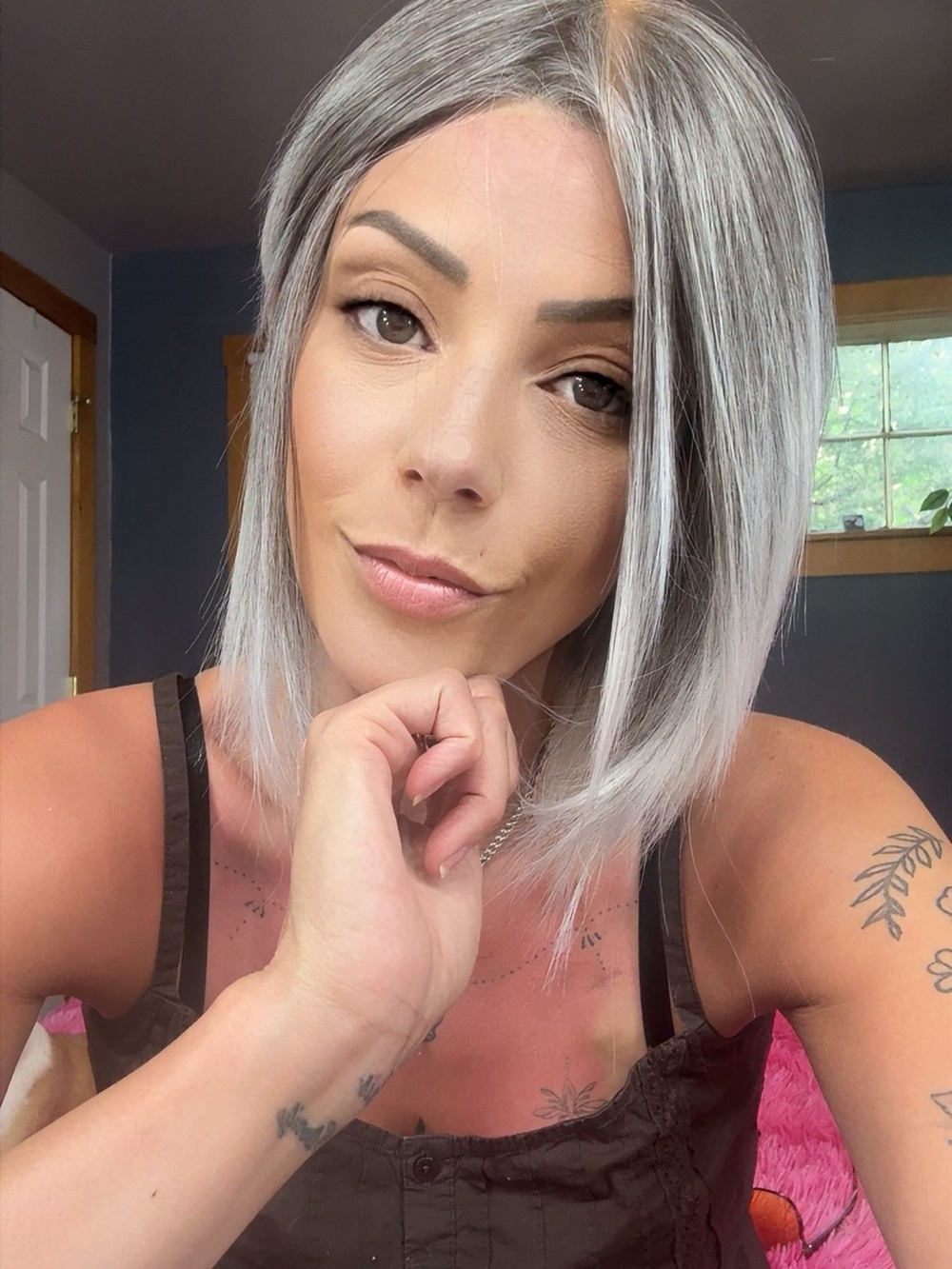 Silver Gray Short Bob Wig for Women - Sleek Side-Part Style
